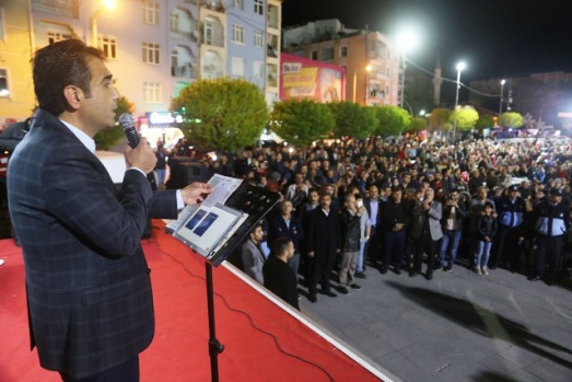 “TÜRKÇE AŞKI VATAN AŞKI YÜRÜYÜŞÜ” VE FENER ALAYI KARAMAN’I BÜYÜLEDİ