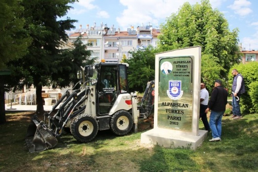 ALPARSLAN TÜRKEŞ PARKI YENİLENİYOR