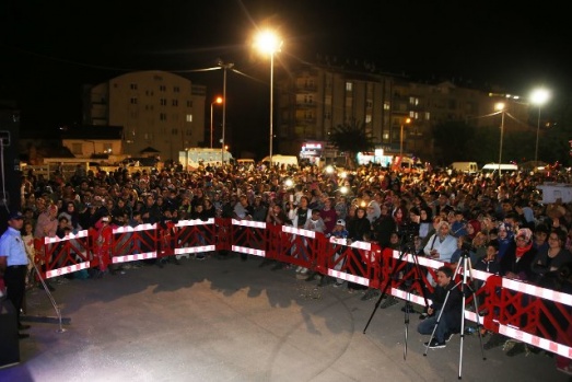 ABDURRAHMAN ÖNÜL’DEN MUHTEŞEM KONSER