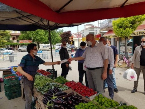 ABİDİN ÇAĞLAYAN PAZAR MÜŞTERİ VE ESNAFINI DA YALNIZ BIRAKMADI