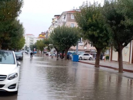 ÜNVER; "Neyse ki 6 ay sonra yerel seçim var"