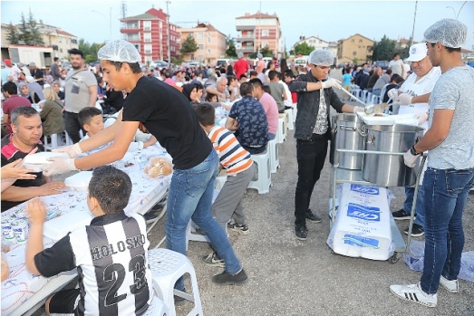 İFTAR SOFRASI ZİYA GÖKALP MAHALLESİ’NE KURULDU