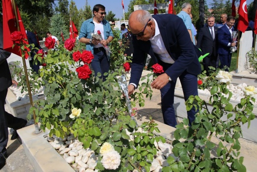 15 TEMMUZ ŞEHİTLERİ İÇİN ANMA PROGRAMI DÜZENLENDİ