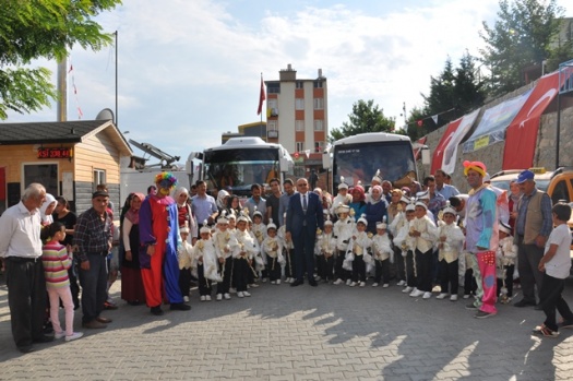 SARIVELİLER'DE  KARACAOĞLAN VE YAYLA ŞENLİĞİ YAPILDI