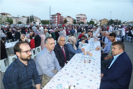 İFTAR SOFRASI ZİYA GÖKALP MAHALLESİ’NE KURULDU