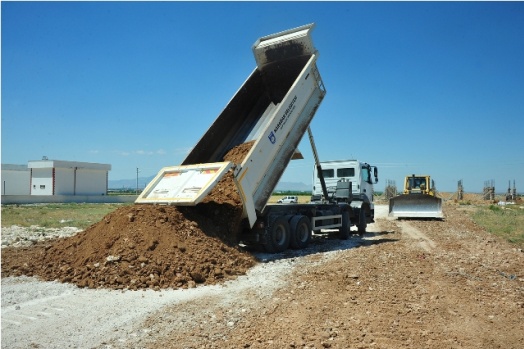 BELEDİYENİN YOL YAPIM ÇALIŞMALARI DEVAM EDİYOR