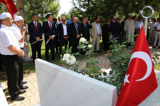 15 TEMMUZ ŞEHİTLERİ İÇİN ANMA PROGRAMI DÜZENLENDİ