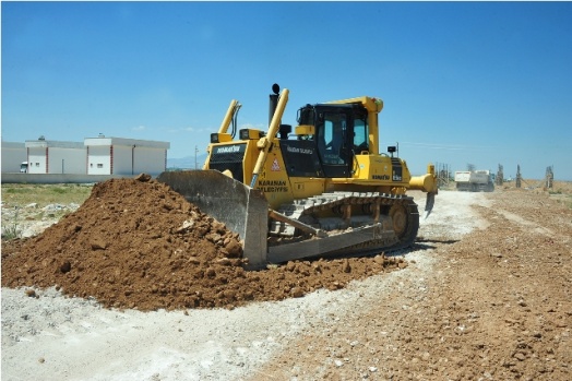 BELEDİYENİN YOL YAPIM ÇALIŞMALARI DEVAM EDİYOR