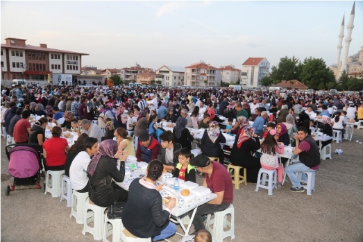 İFTAR SOFRASI ZİYA GÖKALP MAHALLESİ’NE KURULDU