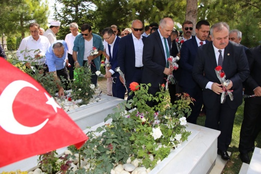 15 TEMMUZ ŞEHİTLERİ İÇİN ANMA PROGRAMI DÜZENLENDİ