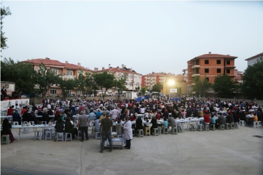 İFTAR SOFRASI ALACASULUK MAHALLESİ’NE KURULDU