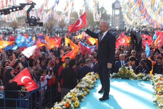 ŞAHİN'İN KARAMAN SEVDASI GÖNÜLLERDE YANKI BULDU