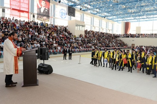 KMÜ'DE MEZUNİYET COŞKUSUNU YAŞADI