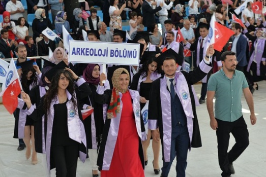 KMÜ'DE MEZUNİYET COŞKUSUNU YAŞADI