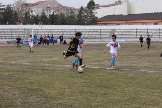 KÜÇÜKLER FUTBOL MÜSABAKALARI