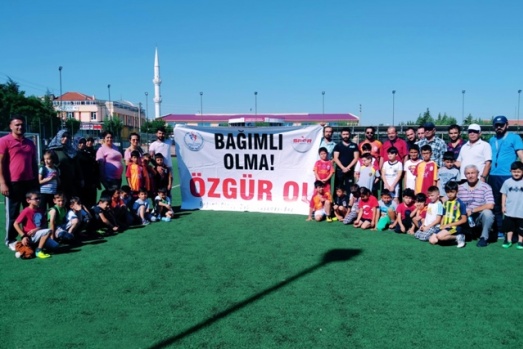 MEYDANLARDA SPOR YAPARAK ‘UYUŞTURUCUYA HAYIR’ DEDİLER