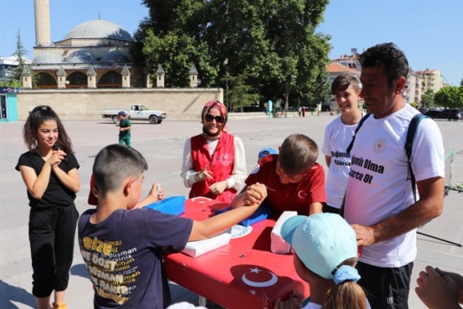 MEYDANLARDA SPOR YAPARAK ‘UYUŞTURUCUYA HAYIR’ DEDİLER