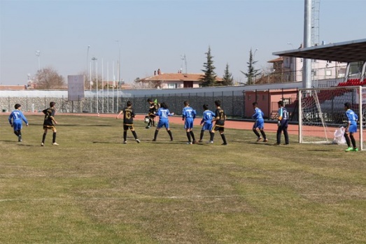 KÜÇÜKLER FUTBOL MÜSABAKALARI