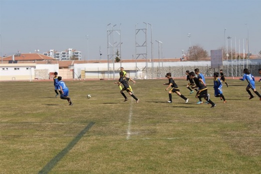 KÜÇÜKLER FUTBOL MÜSABAKALARI