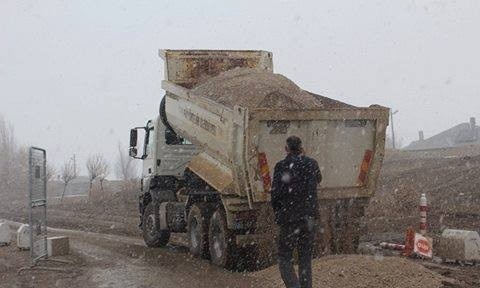 Saray’da yol yapım çalışması