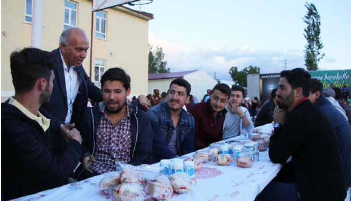 Karaman'lılar ilk iftar sofrasında buluştu