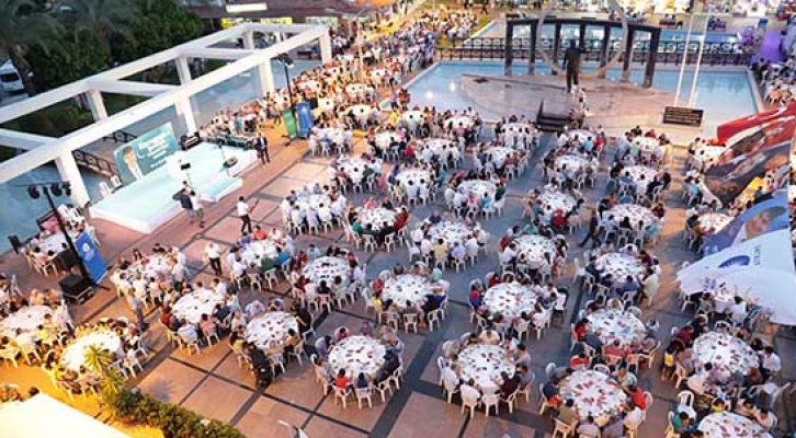 Başkan Menderes Türel, orucunu Kemerli vatandaşlarla açtı