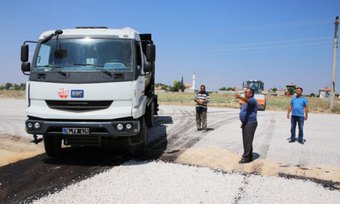 Asfalt çalışmalarına ara vermeden devam ediyor