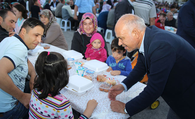 BİNLERCE VATANDAŞ HEP BİRLİKTE İFTAR AÇTI