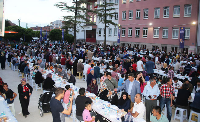 İFTAR SOFRASI ÇELTEK MAHALLESİ’NE KURULDU