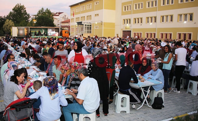 SON İFTAR SOFRASI MEHMETBEY MAHALLESİ’NE KURULDU