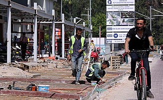 Antalya'da Şarampol Caddesi’nde çalışmalar son hız