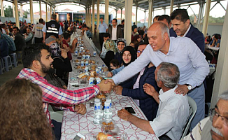 Son iftar sofrası larende mahallesinde düzenlendi