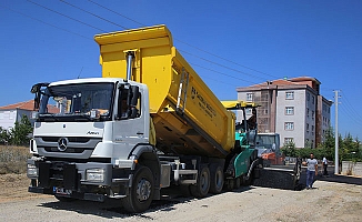 LARENDE MAHALLESİ’NDE ASFALT ÇALIŞMALARI TAMAMLANIYOR